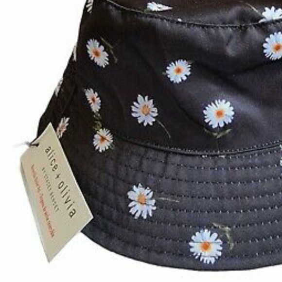 Alice and Olivia by Stacey Bender reversible bucket hat. NWT. - Picture 3 of 3